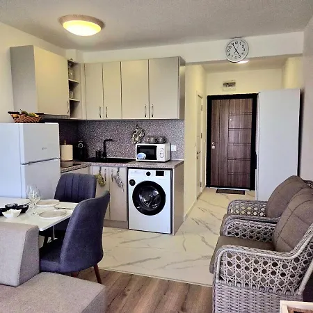 Modern In Shartrez, Shkorpilovsti * שקורפילובצי