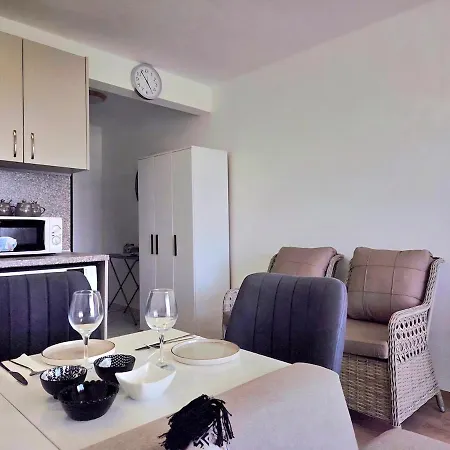 דירה Modern In Shartrez, Shkorpilovsti *