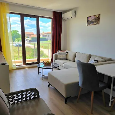 דירה Modern In Shartrez, Shkorpilovsti *