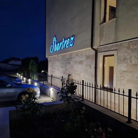 Modern In Shartrez, Shkorpilovsti شكوربيلوفتسي