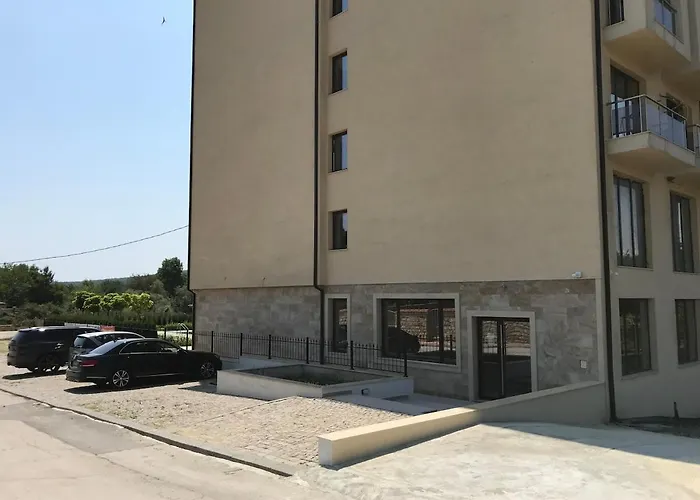 Modern In Shartrez, Shkorpilovsti شقة *