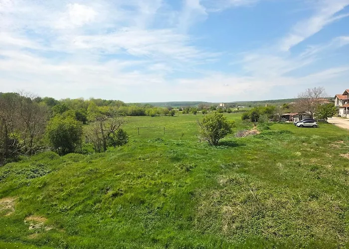 Modern In Shartrez, Shkorpilovsti شقة *