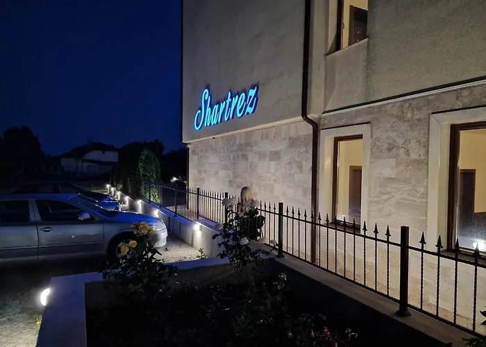 Modern In Shartrez, Shkorpilovsti شكوربيلوفتسي